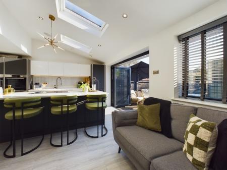 3 bedroom Semi-detached house for sale in Sheppard Road, Basingstoke, RG21