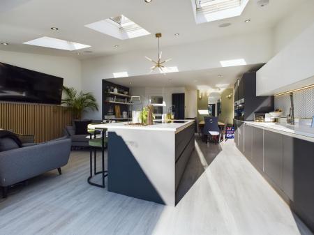 3 bedroom Semi-detached house for sale in Sheppard Road, Basingstoke, RG21