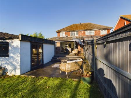 3 bedroom Semi-detached house for sale in Sheppard Road, Basingstoke, RG21