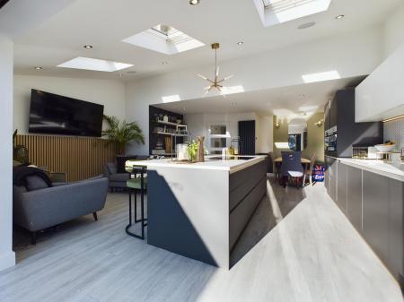 3 bedroom Semi-detached house for sale in Sheppard Road, Basingstoke, RG21