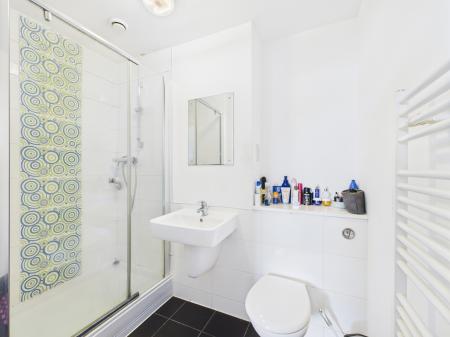 2 bedroom Flat for sale in Skyline Plaza, Alencon Link, Basingstoke, RG21