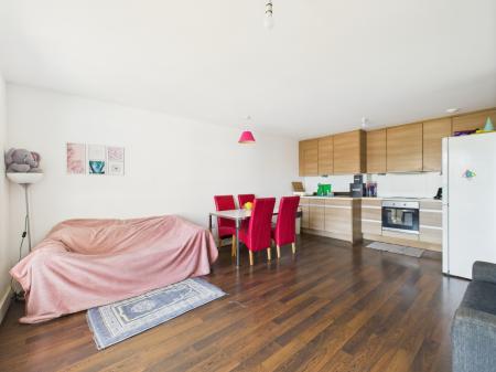 2 bedroom Flat for sale in Skyline Plaza, Alencon Link, Basingstoke, RG21