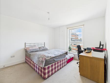 2 bedroom Flat for sale in Skyline Plaza, Alencon Link, Basingstoke, RG21