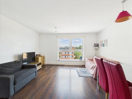 2 bedroom Flat for sale in Skyline Plaza, Alencon Link, Basingstoke, RG21