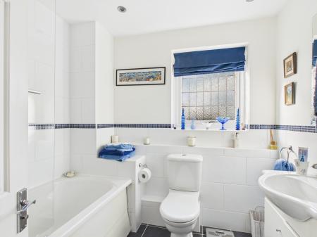 4 bedroom Detached house for sale in Solent Drive, Hatch Warren, Basingstoke, RG22