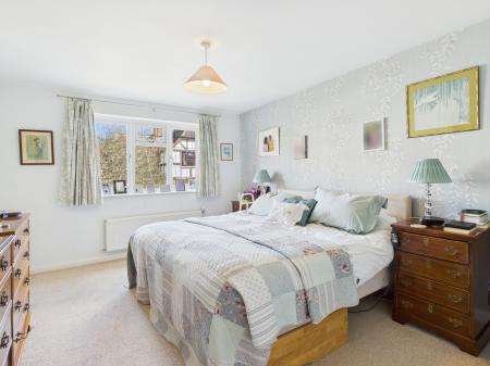 4 bedroom Detached house for sale in Solent Drive, Hatch Warren, Basingstoke, RG22