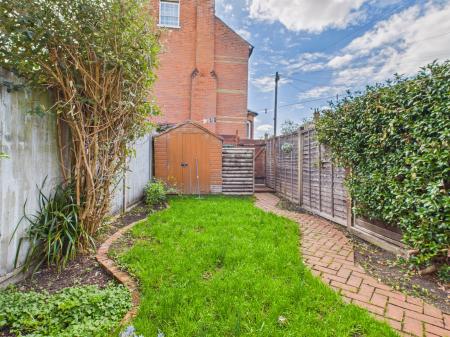 3 bedroom Terraced House for sale in Southend Road, Basingstoke, RG21