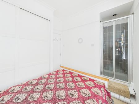 3 bedroom Terraced House for sale in Southend Road, Basingstoke, RG21