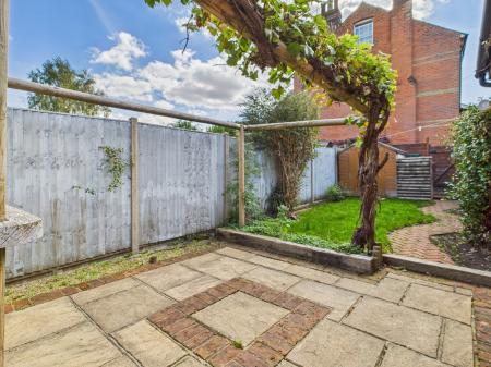 3 bedroom Terraced House for sale in Southend Road, Basingstoke, RG21