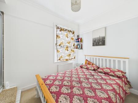 3 bedroom Terraced House for sale in Southend Road, Basingstoke, RG21