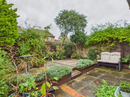 2 bedroom Terraced House for sale in Southlands, Chineham, Basingstoke, RG24