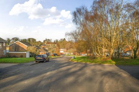 5 bedroom Detached house for sale in St Michaels Close, North Waltham, RG25