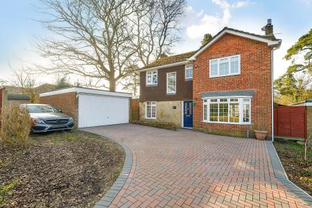 5 bedroom Detached house for sale in St Michaels Close, North Waltham, RG25
