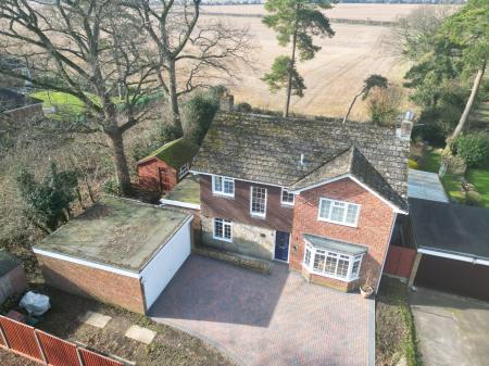 5 bedroom Detached house for sale in St Michaels Close, North Waltham, RG25