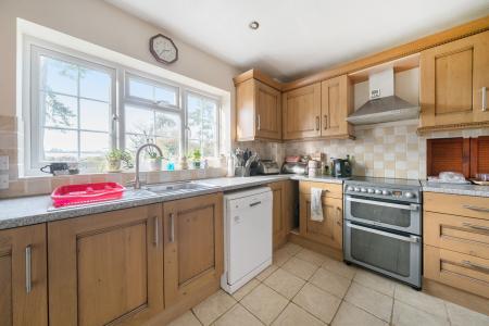 5 bedroom Detached house for sale in St Michaels Close, North Waltham, RG25