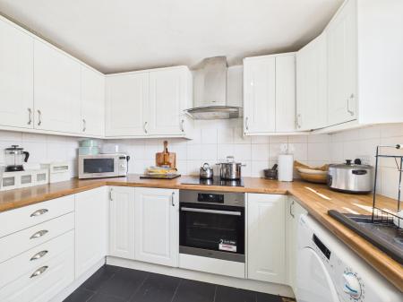 3 bedroom Terraced House for sale in Taverner Close, Basingstoke, RG21