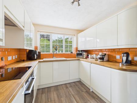 3 bedroom Detached house for sale in The Woodlands, Chineham, Basingstoke, RG24