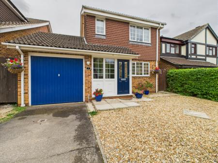 3 bedroom Detached house for sale in The Woodlands, Chineham, Basingstoke, RG24