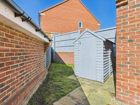 3 bedroom Detached house for sale in Tubb Way, Marnel Park, Basingstoke, RG24