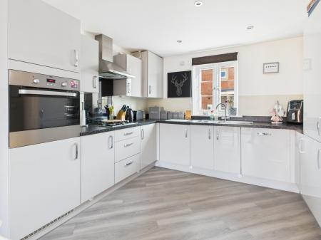 3 bedroom Detached house for sale in Tubb Way, Marnel Park, Basingstoke, RG24