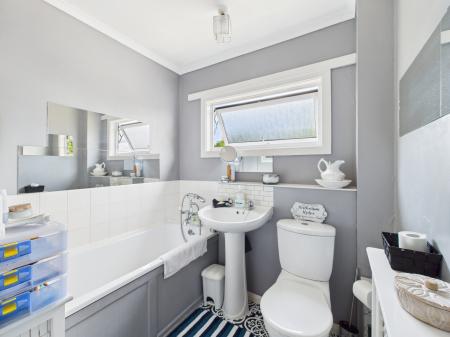 3 bedroom House for sale in Warwick Road, Basingstoke, RG23