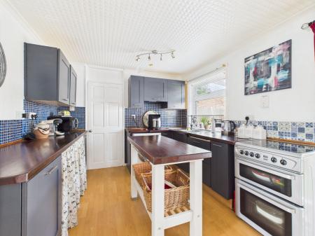 3 bedroom House for sale in Warwick Road, Basingstoke, RG23
