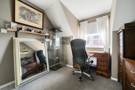 5 bedroom Detached house for sale in Western Way, Basingstoke, RG22