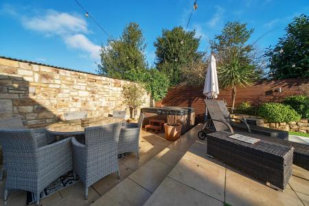 5 bedroom Detached house for sale in Western Way, Basingstoke, RG22