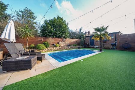 5 bedroom Detached house for sale in Western Way, Basingstoke, RG22