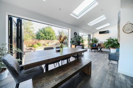 5 bedroom Detached house for sale in Western Way, Basingstoke, RG22