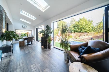 5 bedroom Detached house for sale in Western Way, Basingstoke, RG22