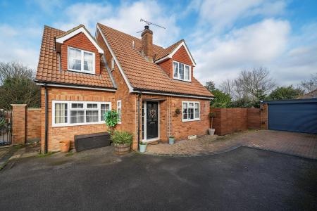 5 bedroom Detached house for sale in Western Way, Basingstoke, RG22