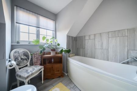 5 bedroom Detached house for sale in Western Way, Basingstoke, RG22