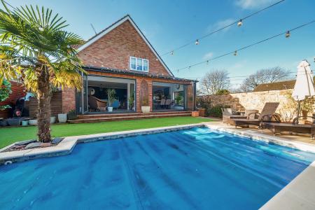 5 bedroom Detached house for sale in Western Way, Basingstoke, RG22