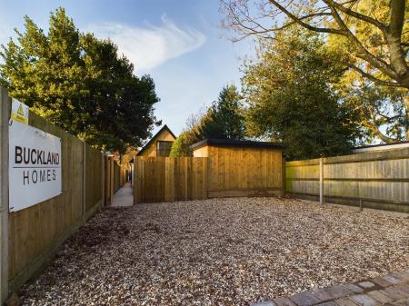 4 bedroom Detached house for sale in Winchester Road, Basingstoke, RG21