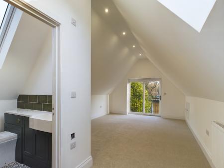 4 bedroom Detached house for sale in Winchester Road, Basingstoke, RG21