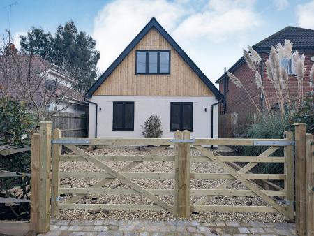 4 bedroom Detached house for sale in Winchester Road, Basingstoke, RG21