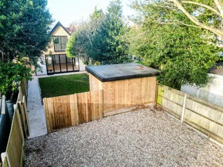 4 bedroom Detached house for sale in Winchester Road, Basingstoke, RG21