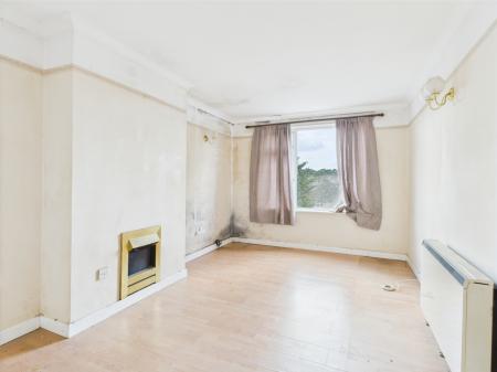 2 bedroom Maisonette for sale in Winchester Road, Kings Furlong, Basingstoke, RG21