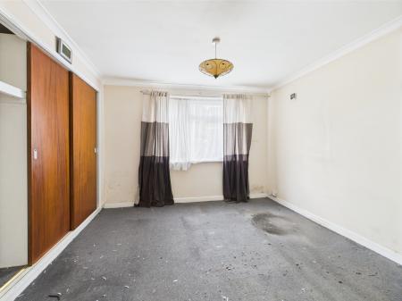 2 bedroom Maisonette for sale in Winchester Road, Kings Furlong, Basingstoke, RG21