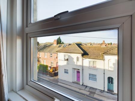 2 bedroom Terraced House for sale in Winchester Road, Basingstoke, RG21