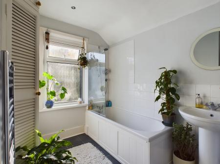 2 bedroom Terraced House for sale in Winchester Road, Basingstoke, RG21