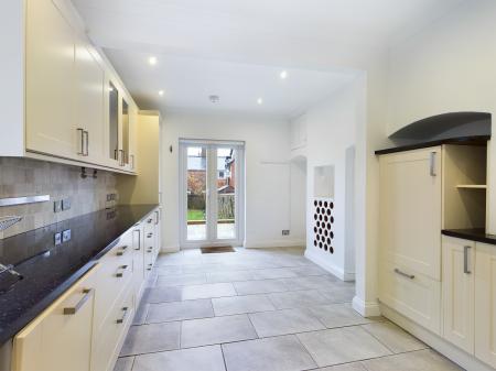 5 bedroom Semi-detached house for sale in Worting Road, Basingstoke, RG21