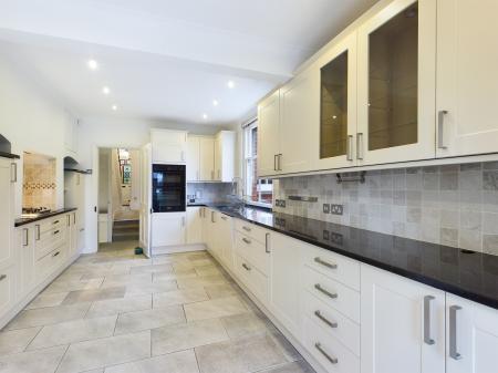 5 bedroom Semi-detached house for sale in Worting Road, Basingstoke, RG21