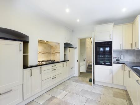 5 bedroom Semi-detached house for sale in Worting Road, Basingstoke, RG21