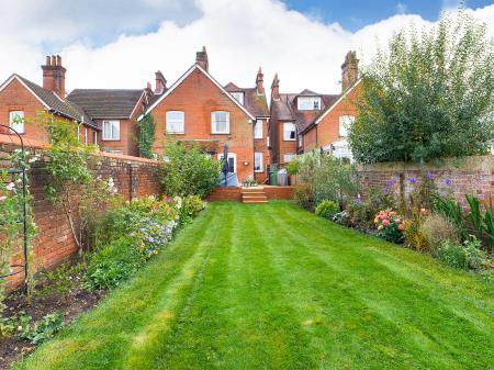 5 bedroom Semi-detached house for sale in Worting Road, Basingstoke, RG21