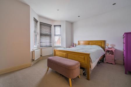 3 bedroom End of terrace house for sale in Worting Road, Basingstoke, RG21