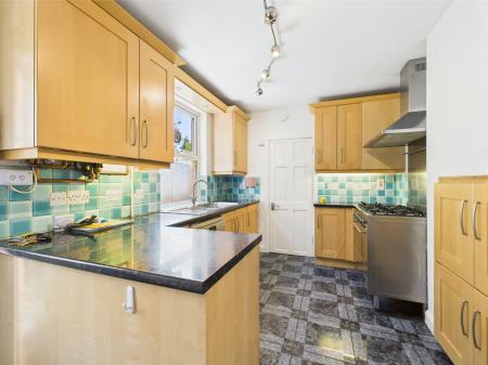 3 bedroom End of terrace house for sale in Worting Road, Basingstoke, RG21
