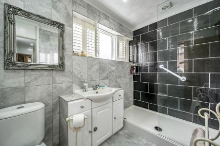 3 bedroom Detached house for sale in Zinnia Close, Basingstoke, RG22