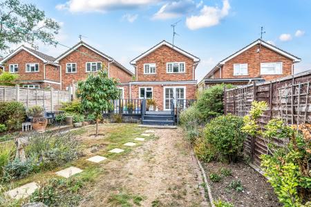 3 bedroom Detached house for sale in Zinnia Close, Basingstoke, RG22